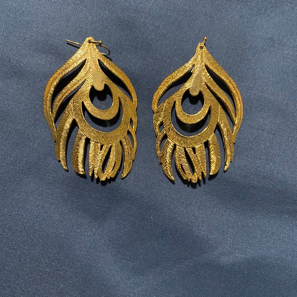 Kendra Scott feather earrings